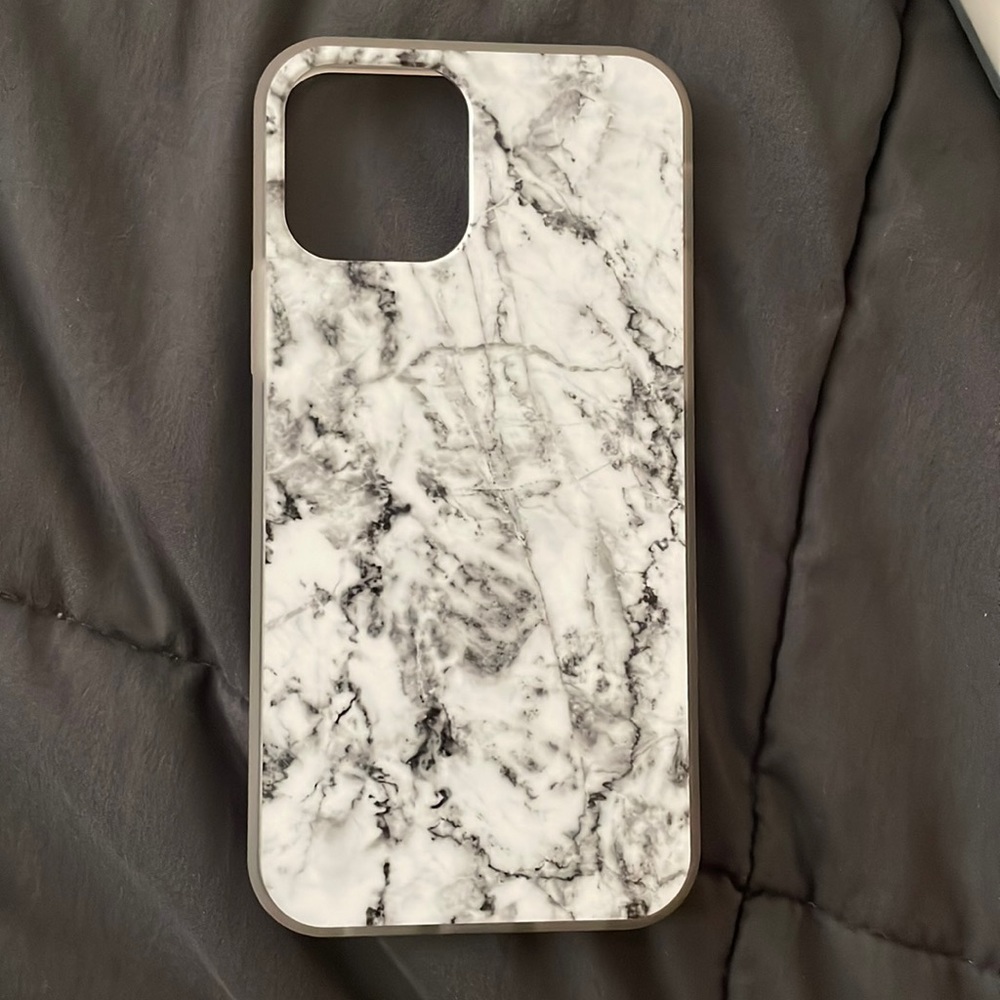 Selling iPhone 12 heyday case